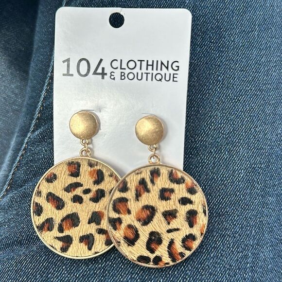 NWT Boutique Leopard Earrings - Picture 1 of 4